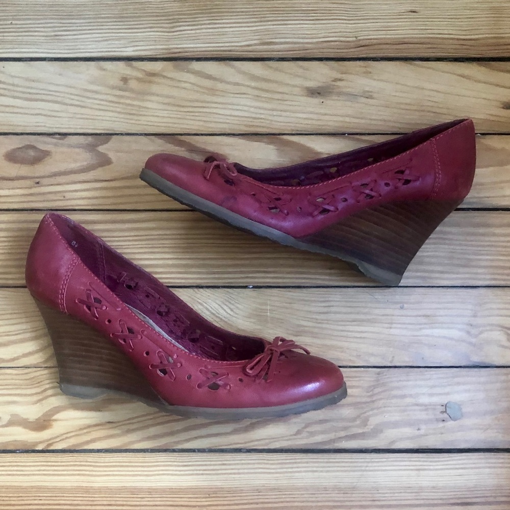 Dark red leather Seychelles wedges size 6.5